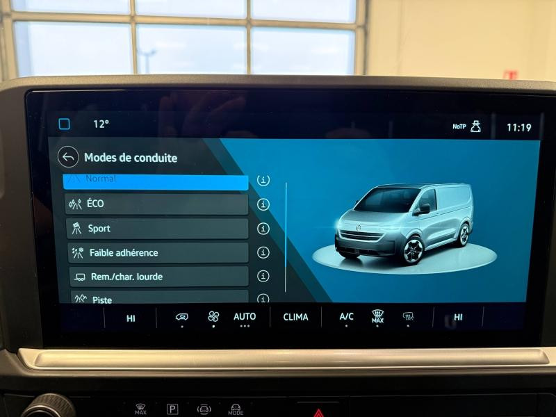 Occasion VOLKSWAGEN Transporter Fg Van L1 2.0 TDI 170ch Business 4Motion BVA8 2025 Clear White 44489 € à Haguenau