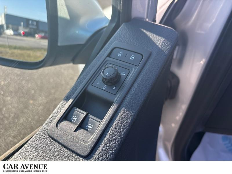 Used VOLKSWAGEN Caravelle 2.0 TDI 150ch BlueMotion Technology Confortline DSG7 Long 2017 Reflet d'Argent métallisé € 23989 in Haguenau