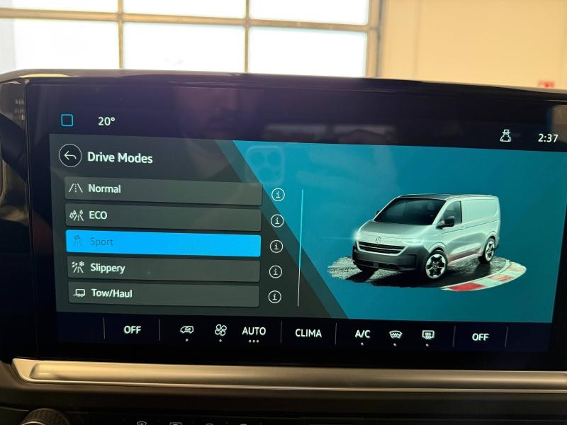 Occasion VOLKSWAGEN Caravelle L1 e 286ch 70kWh Life 2025 Stone Grey 51989 € à Haguenau