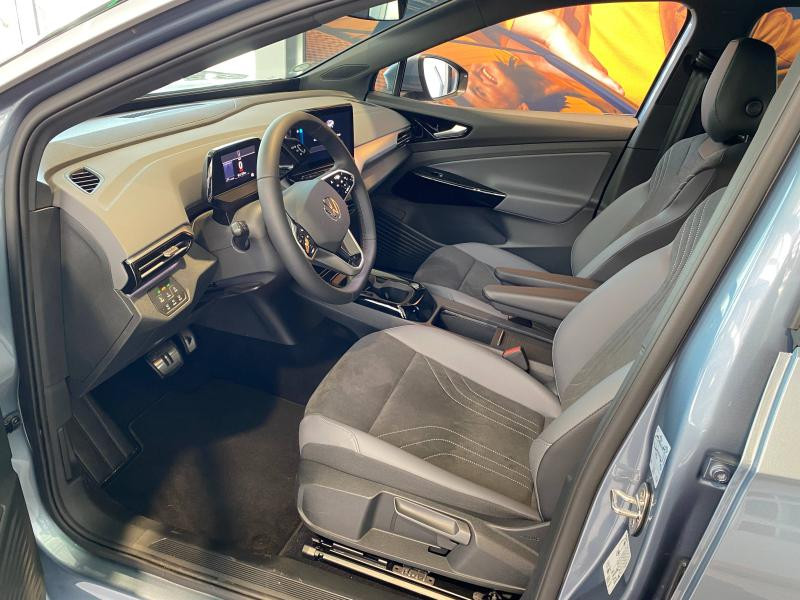 Used VOLKSWAGEN ID.4 52 kWh - 170 ch Pure Performance 2022 Bleu Denim / Toit Noir € 25490 in Saverne
