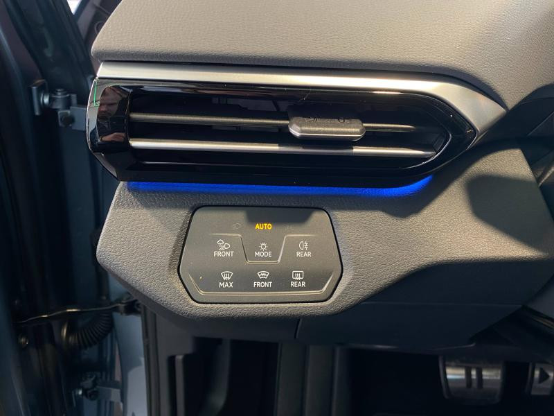 Used VOLKSWAGEN ID.4 52 kWh - 170 ch Pure Performance 2022 Bleu Denim / Toit Noir € 25490 in Saverne