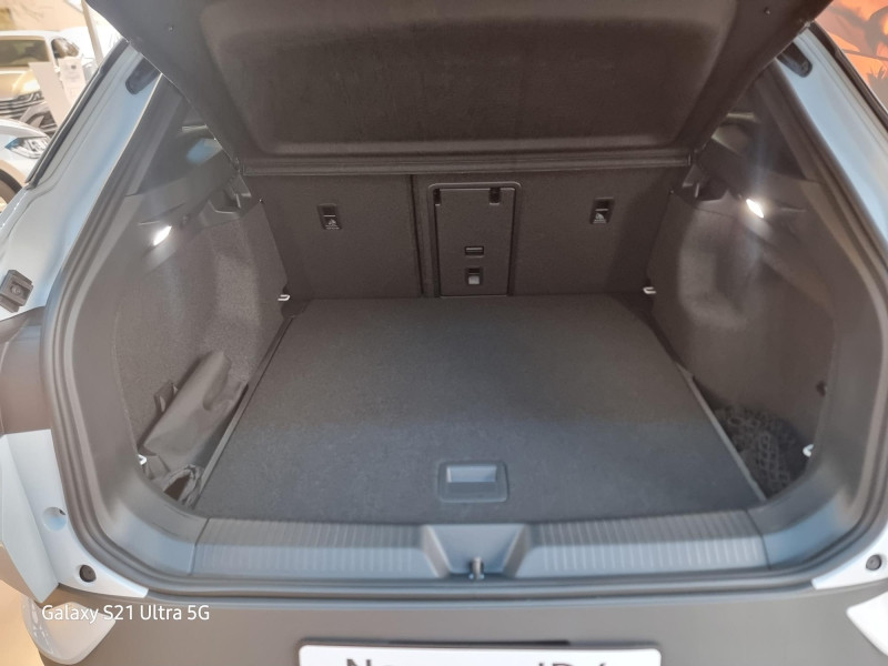 Used VOLKSWAGEN ID.4 174ch Pro 77 kWh 2023 Blanc Glacier Métallisée / Toit Noir € 32989 in Saverne