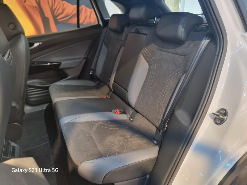 Used VOLKSWAGEN ID.4 174ch Pro 77 kWh 2023 Blanc Glacier Métallisée / Toit Noir € 32989 in Saverne