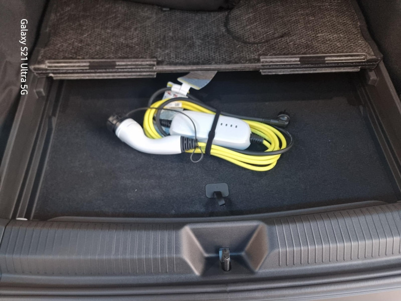 Used VOLKSWAGEN ID.4 174ch Pro 77 kWh 2023 Blanc Glacier Métallisée / Toit Noir € 32989 in Saverne