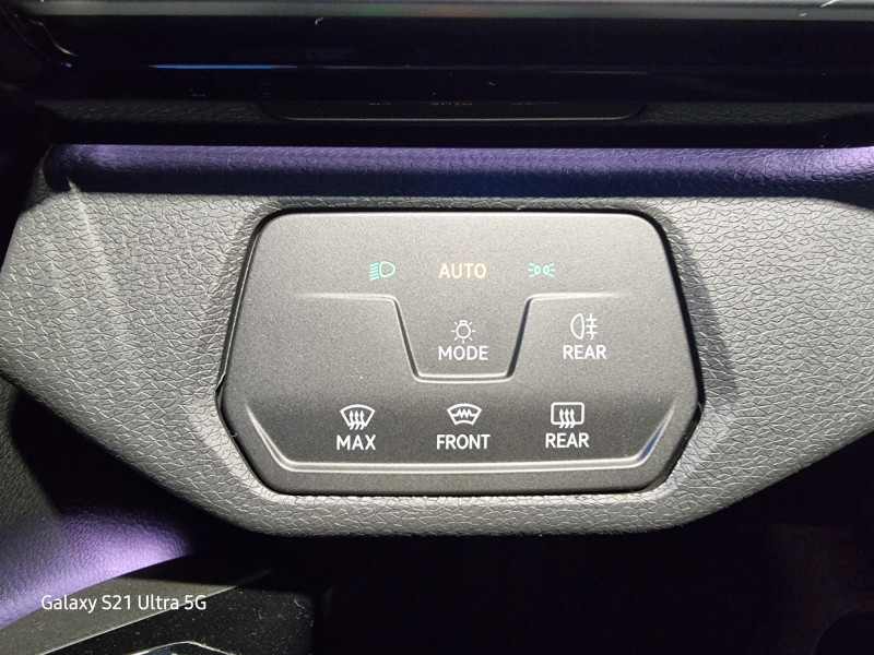 Used VOLKSWAGEN ID.4 174ch Pro 77 kWh 2023 Blanc Glacier Métallisée / Toit Noir € 32989 in Saverne