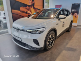 Occasion VOLKSWAGEN ID.4 174ch Pro 77 kWh 2023 Blanc Glacier Métallisée / Toit Noir 32989 € à Saverne