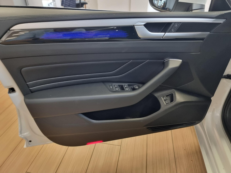Occasion VOLKSWAGEN Arteon ShootingBrake 1.4 TSI eHybrid OPF 218 ch R-Line DSG6 2024 Blanc Oryx nacrée 47989 € à Sarrebourg