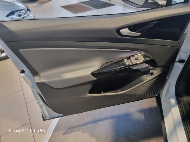 Occasion VOLKSWAGEN ID.4 174ch Pro 77 kWh 2023 Blanc Glacier Métallisée / Toit Noir 29989 € à Sarrebourg