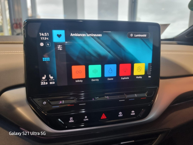 Occasion VOLKSWAGEN ID.4 174ch Pro 77 kWh 2023 Blanc Glacier Métallisée / Toit Noir 29989 € à Sarrebourg