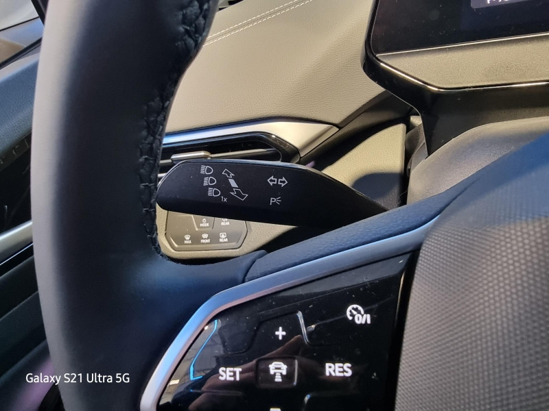 Occasion VOLKSWAGEN ID.4 174ch Pro 77 kWh 2023 Blanc Glacier Métallisée / Toit Noir 29989 € à Sarrebourg