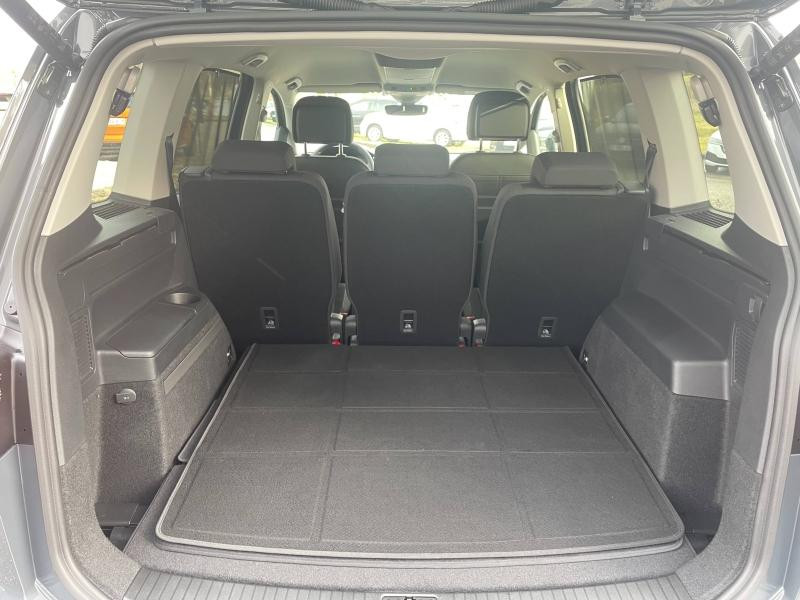 Used VOLKSWAGEN Touran 2.0 TDI 150 Ch R-Line DSG7 /7 places / Caméra / Hayon électrique / Détecteur Angle Mort / App 2025 Gris Dauphin Métallisée € 44989 in Sarrebourg