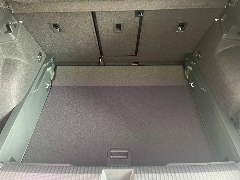 Used VOLKSWAGEN T-Roc 1.5 eTSI 150 Ch R-Line DSG7 / GPS / Caméra  360° / Siège chauffant avant  / Hayon électrique / 2025 Blanc Pur/Toit Noir € 41289 in Sarrebourg