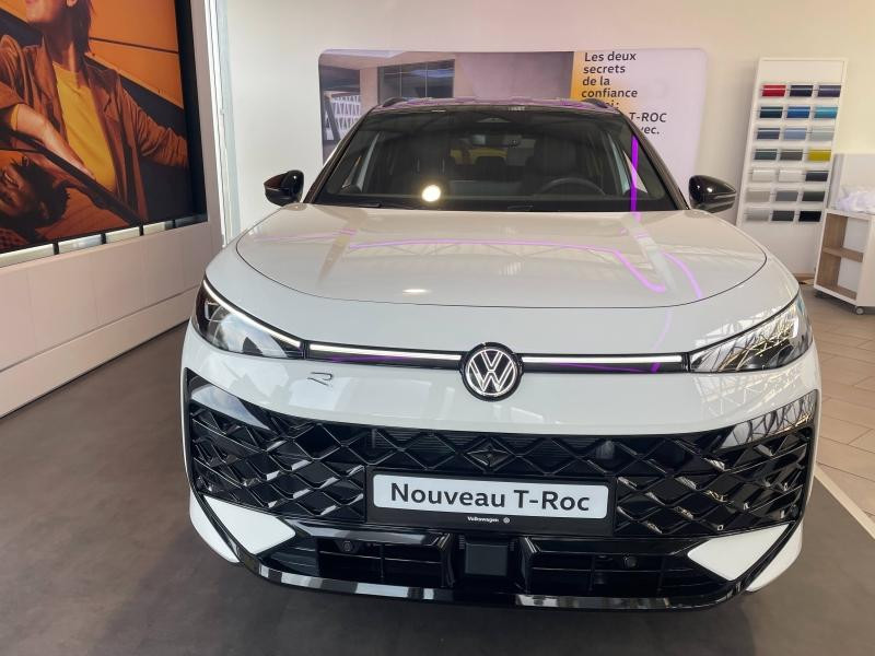 Used VOLKSWAGEN T-Roc 1.5 eTSI 150 Ch R-Line DSG7 / GPS / Caméra  360° / Siège chauffant avant  / Hayon électrique / 2025 Blanc Pur/Toit Noir € 41289 in Sarrebourg