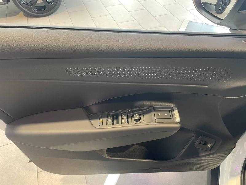 Used VOLKSWAGEN T-Roc 1.5 eTSI 150 Ch R-Line DSG7 / GPS / Caméra  360° / Siège chauffant avant  / Hayon électrique / 2025 Blanc Pur/Toit Noir € 41289 in Sarrebourg