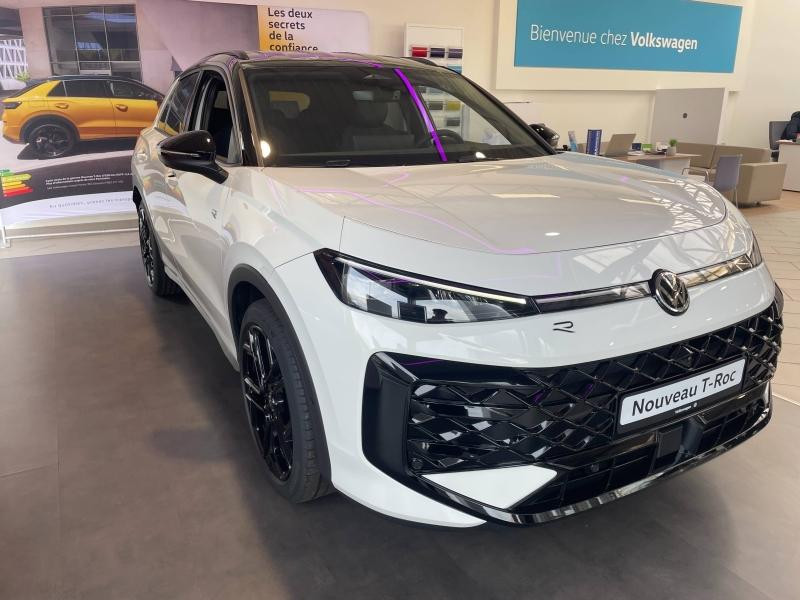 Used VOLKSWAGEN T-Roc 1.5 eTSI 150 Ch R-Line DSG7 / GPS / Caméra  360° / Siège chauffant avant  / Hayon électrique / 2025 Blanc Pur/Toit Noir € 41289 in Sarrebourg