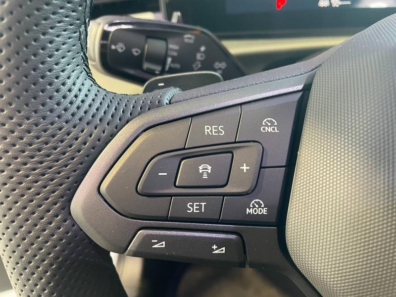 Used VOLKSWAGEN T-Roc 1.5 eTSI 150 Ch R-Line DSG7 / GPS / Caméra  360° / Siège chauffant avant  / Hayon électrique / 2025 Blanc Pur/Toit Noir € 41289 in Sarrebourg