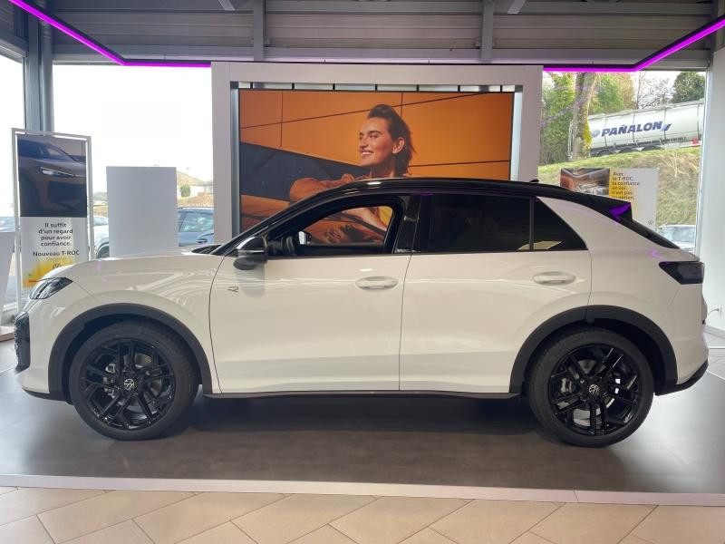 Used VOLKSWAGEN T-Roc 1.5 eTSI 150 Ch R-Line DSG7 / GPS / Caméra  360° / Siège chauffant avant  / Hayon électrique / 2025 Blanc Pur/Toit Noir € 41289 in Sarrebourg