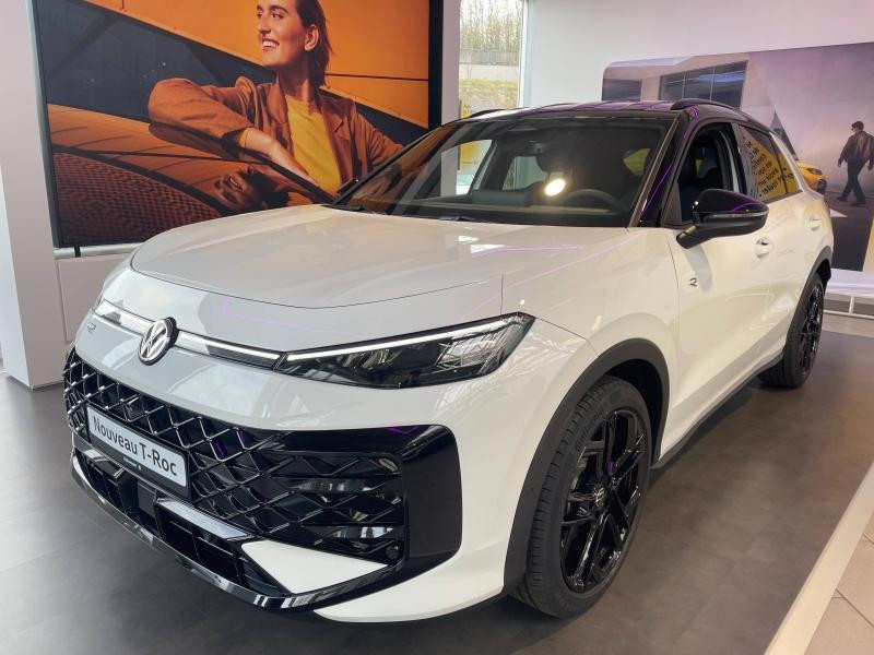 Used VOLKSWAGEN T-Roc 1.5 eTSI 150 Ch R-Line DSG7 / GPS / Caméra  360° / Siège chauffant avant  / Hayon électrique / 2025 Blanc Pur/Toit Noir € 41289 in Sarrebourg
