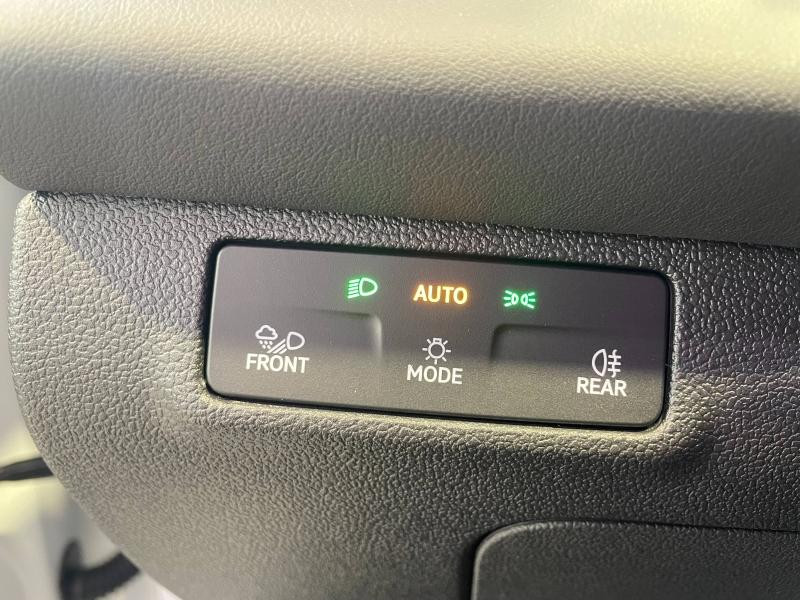 Used VOLKSWAGEN T-Roc 1.5 eTSI 150 Ch R-Line DSG7 / GPS / Caméra  360° / Siège chauffant avant  / Hayon électrique / 2025 Blanc Pur/Toit Noir € 41289 in Sarrebourg