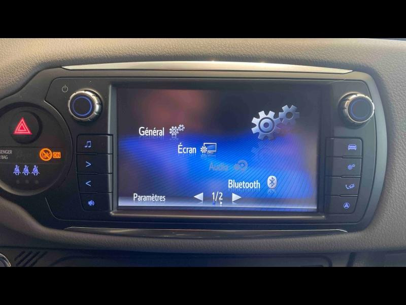 Used TOYOTA Yaris HSD 100 Ch Collection / Caméra / Bluetooth / Régulateur de vitesse / Feux LED / Keyless 2016 Blanc Nacré ac montants+toit noir métal € 13989 in Sarrebourg