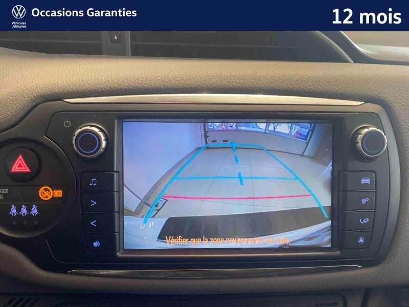 Used TOYOTA Yaris HSD 100 Ch Collection / Caméra / Bluetooth / Régulateur de vitesse / Feux LED / Keyless 2016 Blanc Nacré ac montants+toit noir métal € 13989 in Sarrebourg