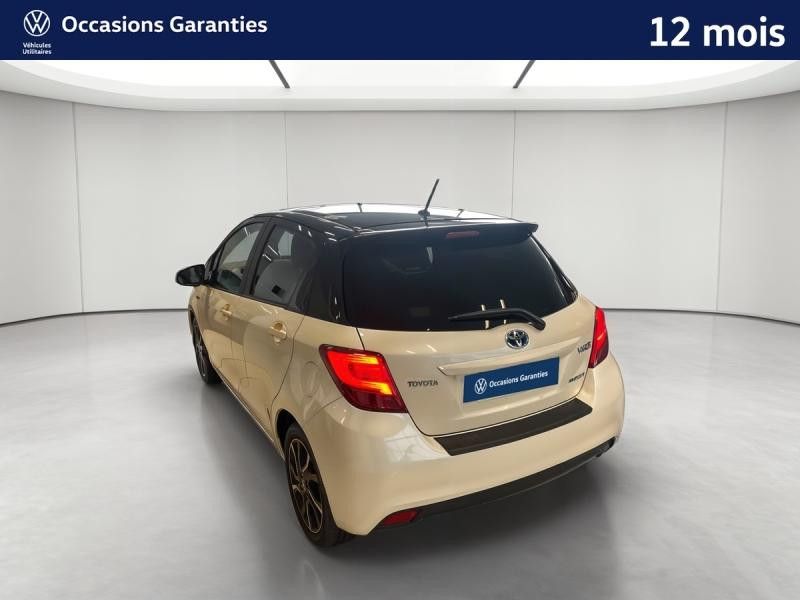 Used TOYOTA Yaris HSD 100 Ch Collection / Caméra / Bluetooth / Régulateur de vitesse / Feux LED / Keyless 2016 Blanc Nacré ac montants+toit noir métal € 13989 in Sarrebourg