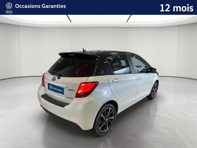 Used TOYOTA Yaris HSD 100 Ch Collection / Caméra / Bluetooth / Régulateur de vitesse / Feux LED / Keyless 2016 Blanc Nacré ac montants+toit noir métal € 13989 in Sarrebourg
