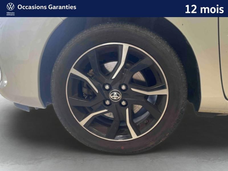 Used TOYOTA Yaris HSD 100 Ch Collection / Caméra / Bluetooth / Régulateur de vitesse / Feux LED / Keyless 2016 Blanc Nacré ac montants+toit noir métal € 13989 in Sarrebourg