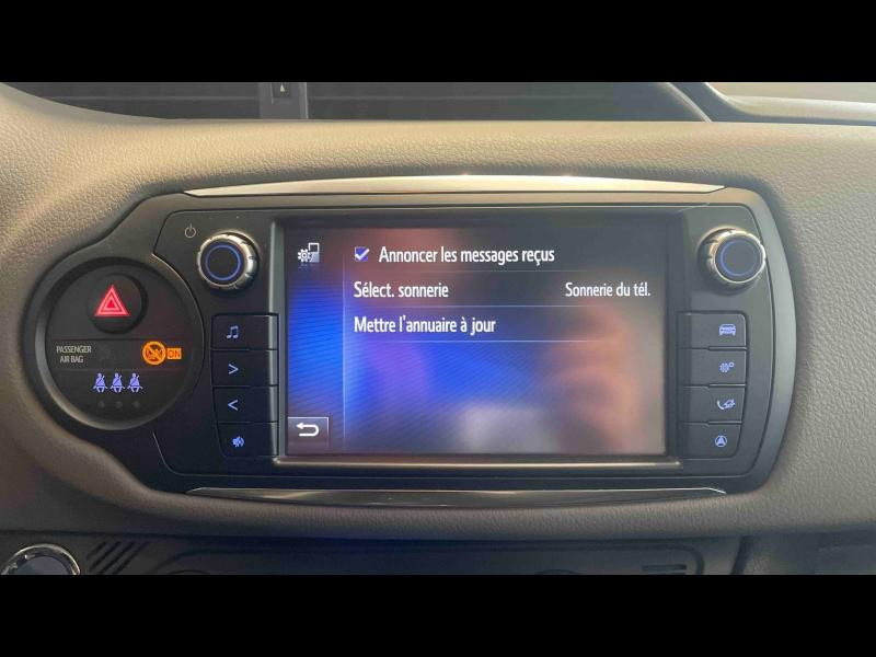 Used TOYOTA Yaris HSD 100 Ch Collection / Caméra / Bluetooth / Régulateur de vitesse / Feux LED / Keyless 2016 Blanc Nacré ac montants+toit noir métal € 13989 in Sarrebourg