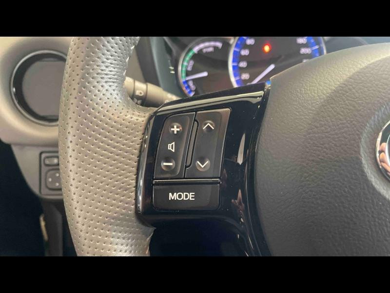 Used TOYOTA Yaris HSD 100 Ch Collection / Caméra / Bluetooth / Régulateur de vitesse / Feux LED / Keyless 2016 Blanc Nacré ac montants+toit noir métal € 13989 in Sarrebourg