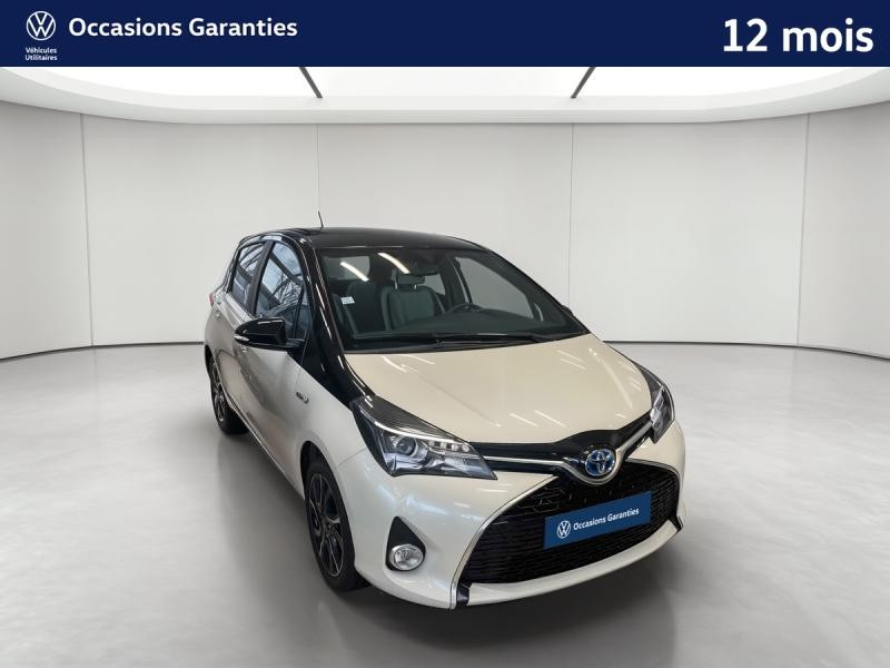 Used TOYOTA Yaris HSD 100 Ch Collection / Caméra / Bluetooth / Régulateur de vitesse / Feux LED / Keyless 2016 Blanc Nacré ac montants+toit noir métal € 13989 in Sarrebourg