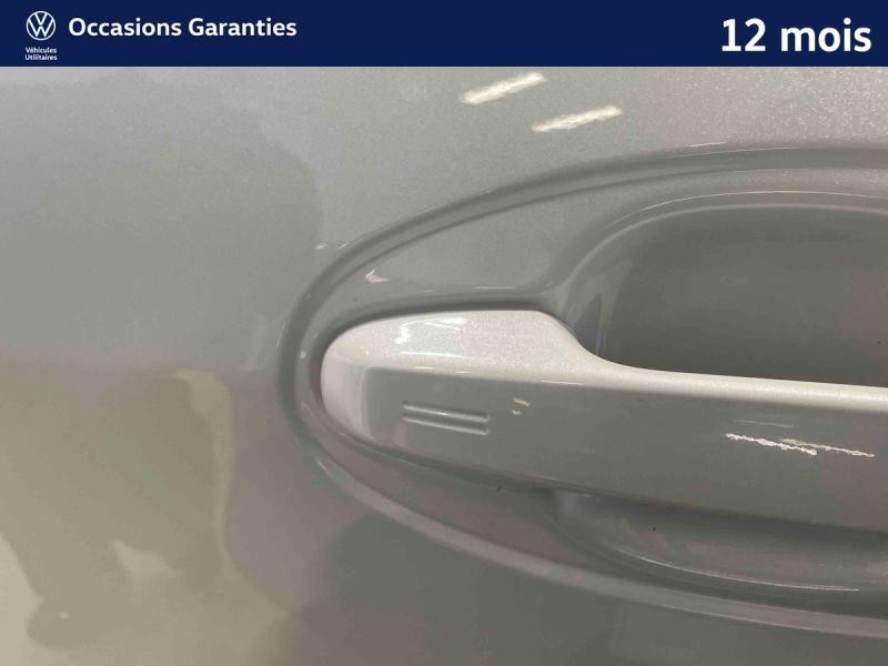 Used TOYOTA Yaris HSD 100 Ch Collection / Caméra / Bluetooth / Régulateur de vitesse / Feux LED / Keyless 2016 Blanc Nacré ac montants+toit noir métal € 13989 in Sarrebourg