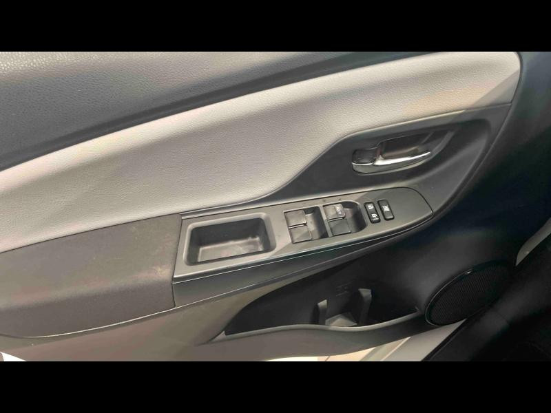 Used TOYOTA Yaris HSD 100 Ch Collection / Caméra / Bluetooth / Régulateur de vitesse / Feux LED / Keyless 2016 Blanc Nacré ac montants+toit noir métal € 13989 in Sarrebourg