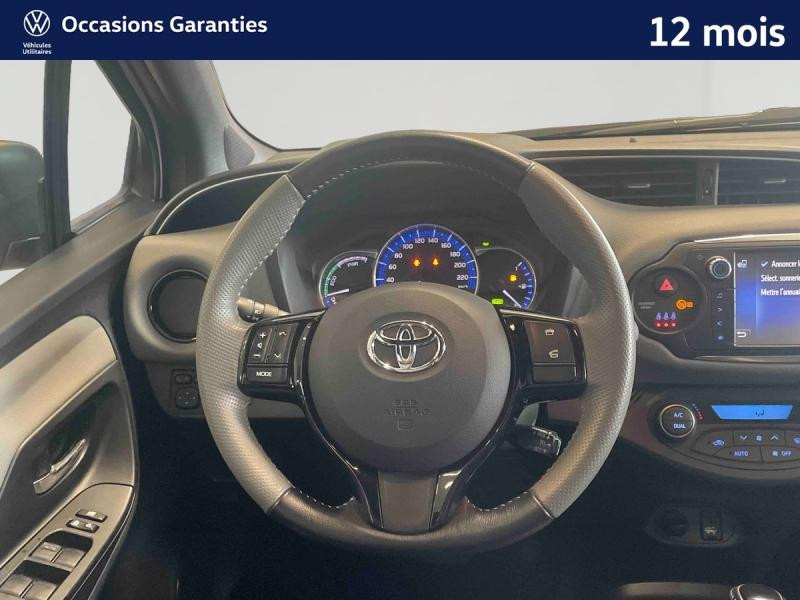 Used TOYOTA Yaris HSD 100 Ch Collection / Caméra / Bluetooth / Régulateur de vitesse / Feux LED / Keyless 2016 Blanc Nacré ac montants+toit noir métal € 13989 in Sarrebourg