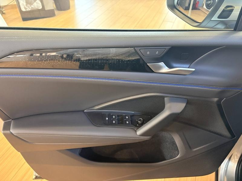 Occasion VOLKSWAGEN Tiguan 1.5 eTSI 150ch R-Line DSG7 / Caméra/ Sièges Chauffants / Roue de secours / App-Connect 2026 Argent Dolomite métallisée 48989 € à Sarrebourg