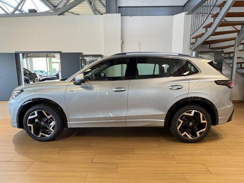 Occasion VOLKSWAGEN Tiguan 1.5 eTSI 150ch R-Line DSG7 / Caméra/ Sièges Chauffants / Roue de secours / App-Connect 2026 Argent Dolomite métallisée 48989 € à Sarrebourg