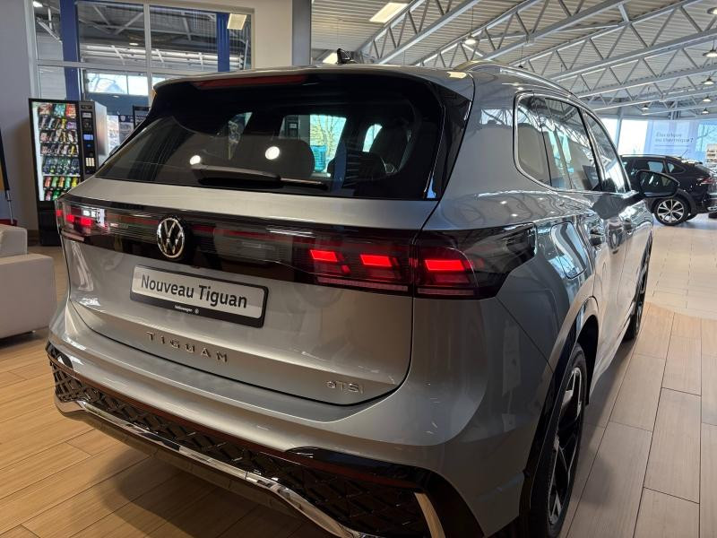 Occasion VOLKSWAGEN Tiguan 1.5 eTSI 150ch R-Line 2026 Argent Dolomite métallisée 48989 € à Sarrebourg