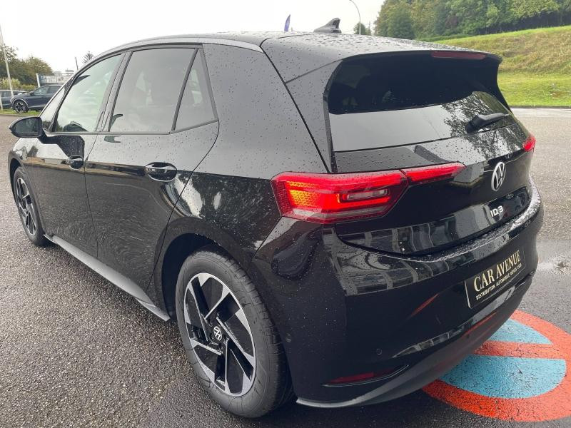 Occasion VOLKSWAGEN ID.3 204ch Pro 59 kWh Life Max 2025 Noir Ébène Métal/Toit/Hayon Noir 33489 € à Sarrebourg