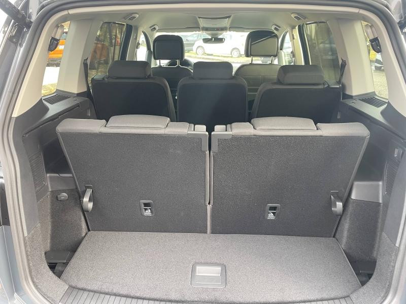 Used VOLKSWAGEN Touran 2.0 TDI 150 Ch R-Line DSG7 /7 places / Caméra / Hayon électrique / Détecteur Angle Mort / App 2025 Gris Dauphin Métallisée € 44989 in Sarrebourg