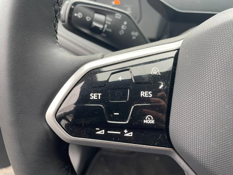 Occasion VOLKSWAGEN ID.3 204ch Pro 59 kWh Life Max 2025 Noir Ébène Métal/Toit/Hayon Noir 33489 € à Sarrebourg