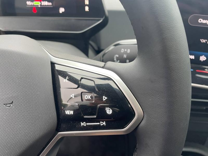 Occasion VOLKSWAGEN ID.3 204ch Pro 59 kWh Life Max 2025 Noir Ébène Métal/Toit/Hayon Noir 33489 € à Sarrebourg