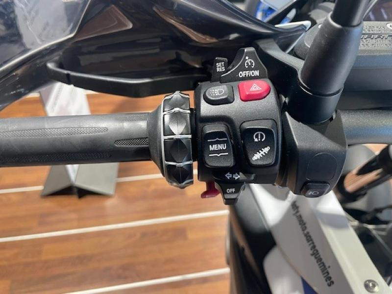 Occasion BMW R R 1250 GS 2023 Light White / Racing Blue/ Racing Red 19990 € à Lesménils