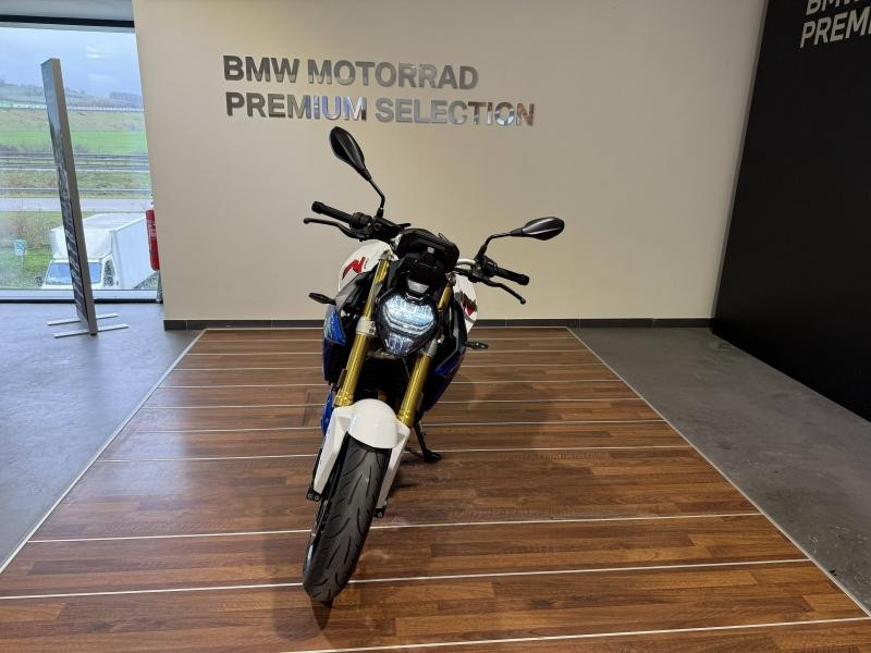 Occasion BMW F F 900 R A2 2022 Style Sport (White, blue metallic, red) 7250 € à Lesménils