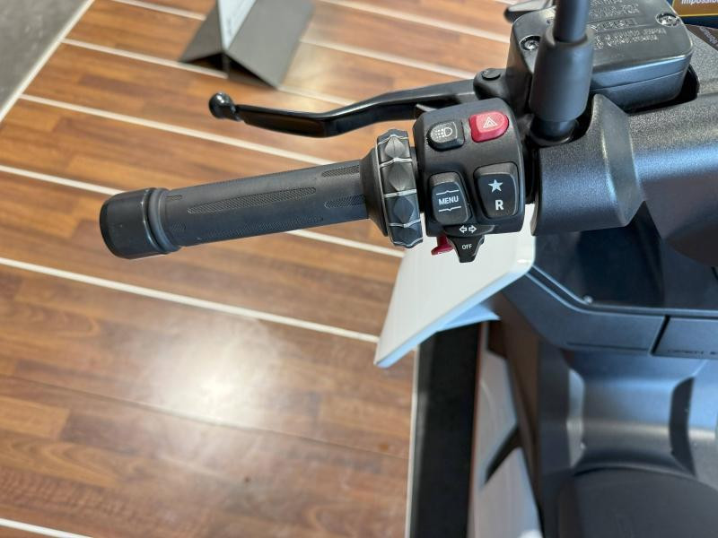 Occasion BMW C CE04 2024 Light White Uni 8490 € à Lesménils