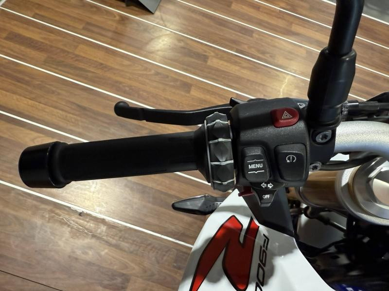 Occasion BMW F F 900 R A2 2022 Style Sport (White, blue metallic, red) 7250 € à Lesménils