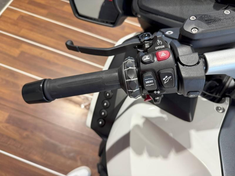 Used BMW R R 1250 RT 2023 Alpine White € 22499 in Lesménils