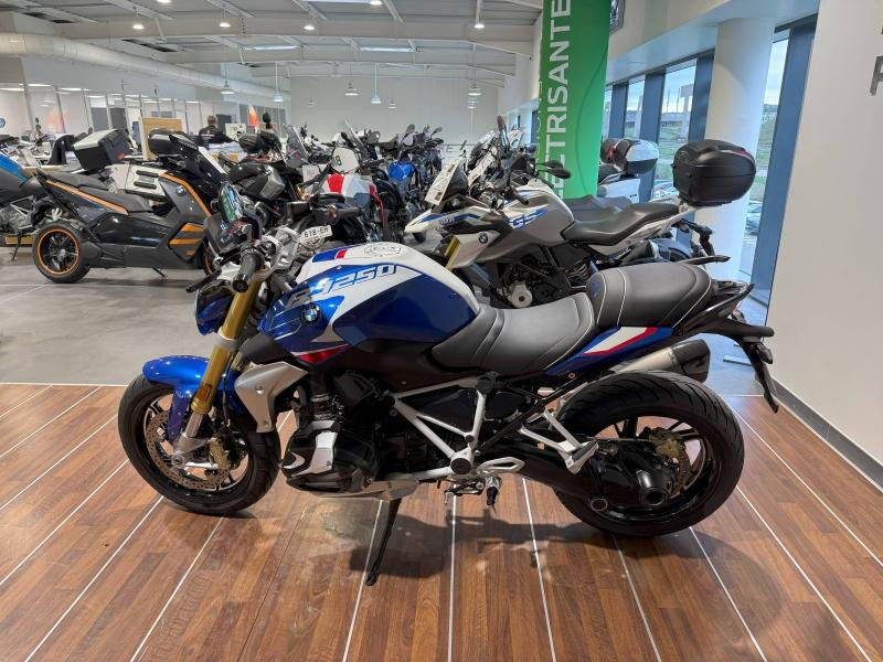 Occasion BMW R R 1250 R 2022 Light White / Racing Blue/ Racing Red 13999 € à Lesménils