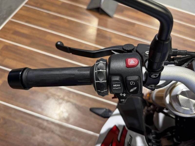 Used BMW F F 900 R A2 2023 Style Sport (White, blue metallic, red) € 7999 in Lesménils