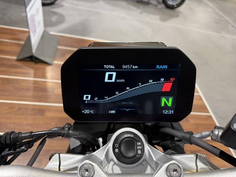 Used BMW F F 900 R A2 2023 Style Sport (White, blue metallic, red) € 7999 in Lesménils