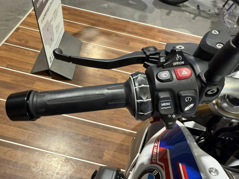 Occasion BMW R R 1250 R 2022 Light White / Racing Blue/ Racing Red 13999 € à Lesménils